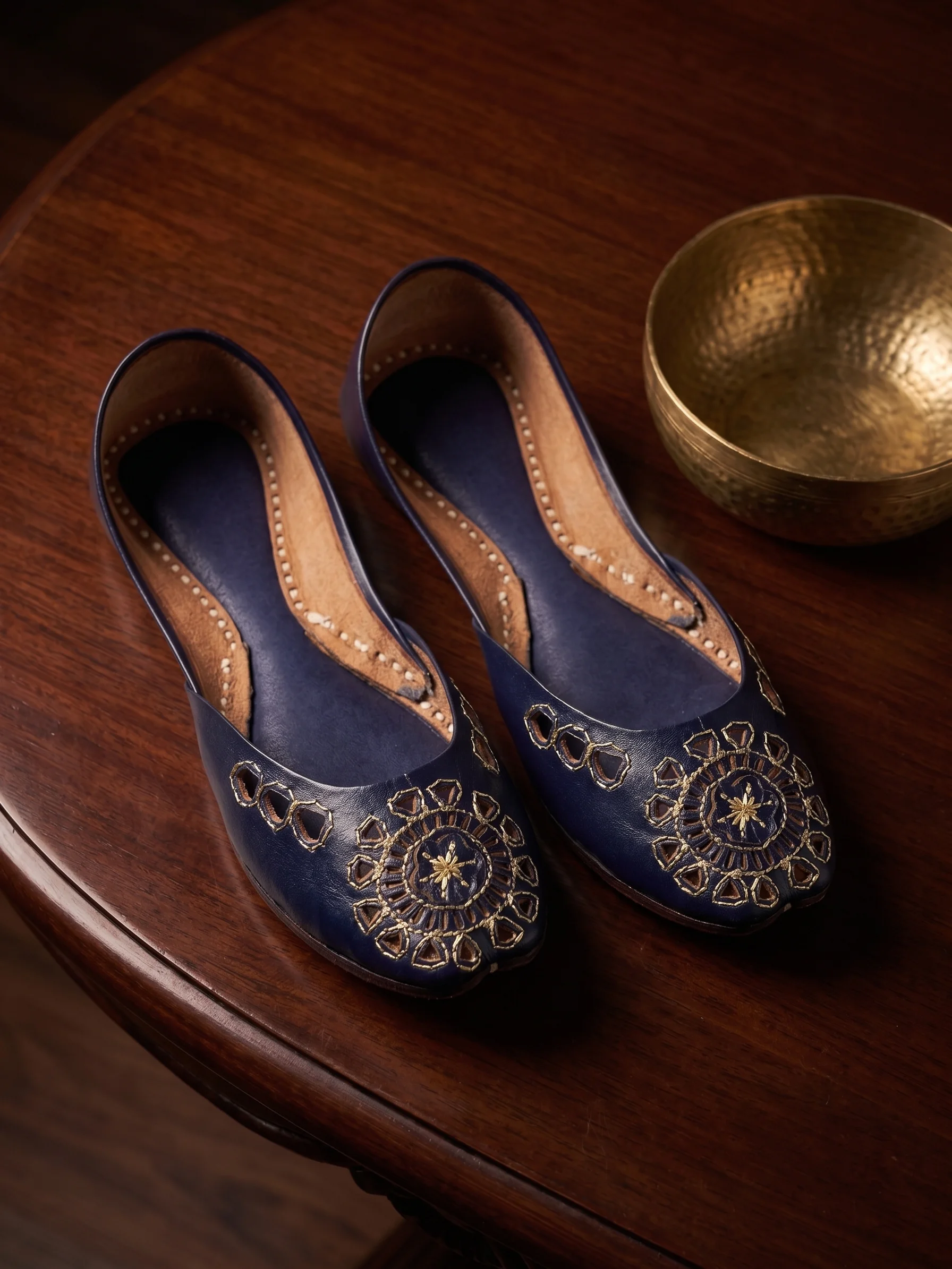 Blue Khussa – Traditional Pakistani Embroidered Khussa - Image 3