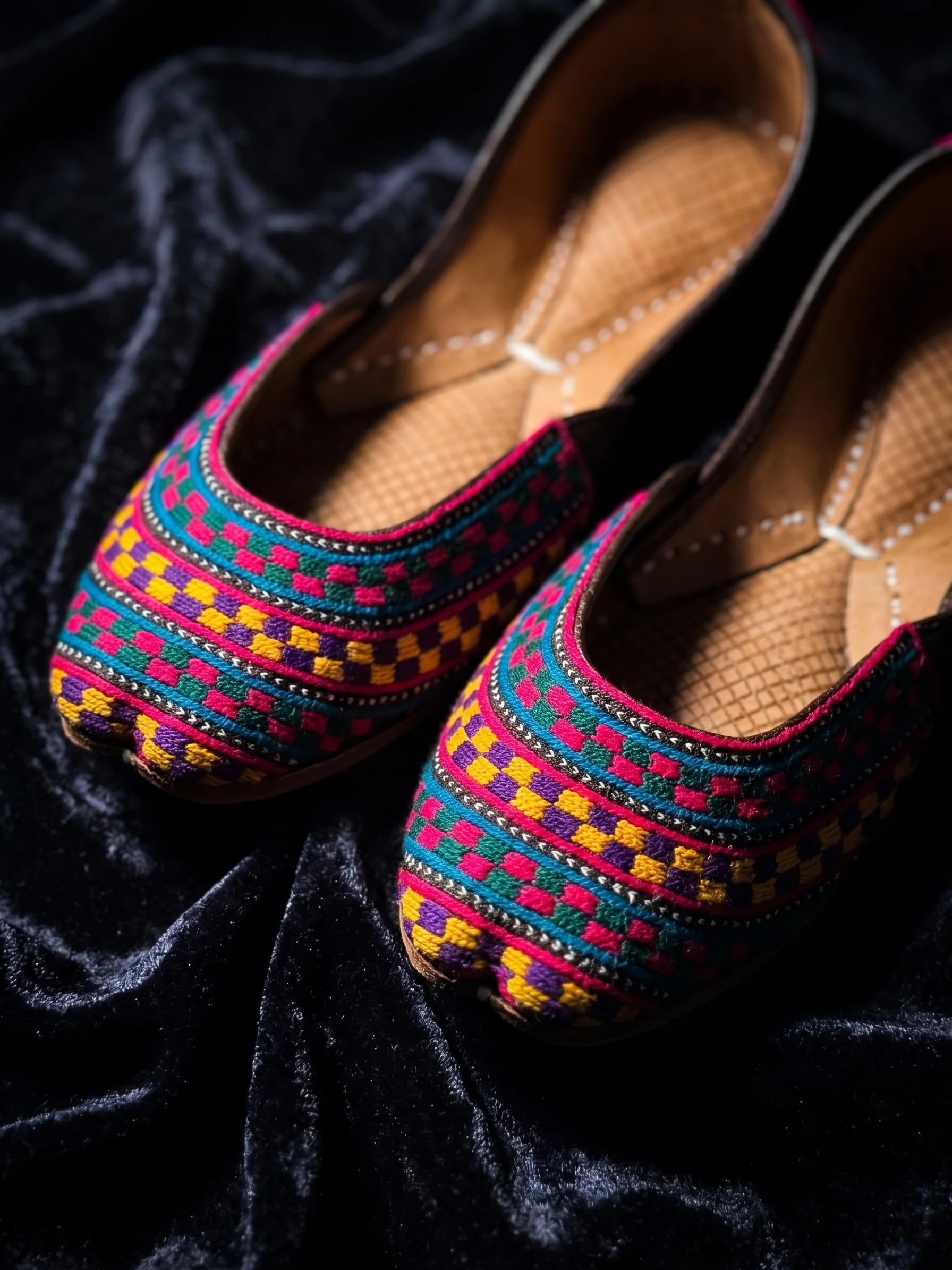 Phulkari Bloom Khussa – Handcrafted Multicolor Thread Embroidered Jutti for Women